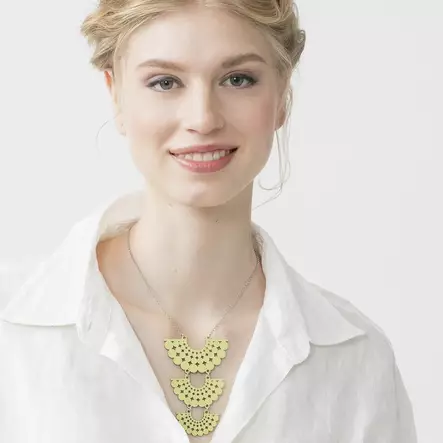 Lumoava Aika puisen kaulakorun fiiliskuva - Muut kaulakorut ja riipukset - LV6244200040 - 2