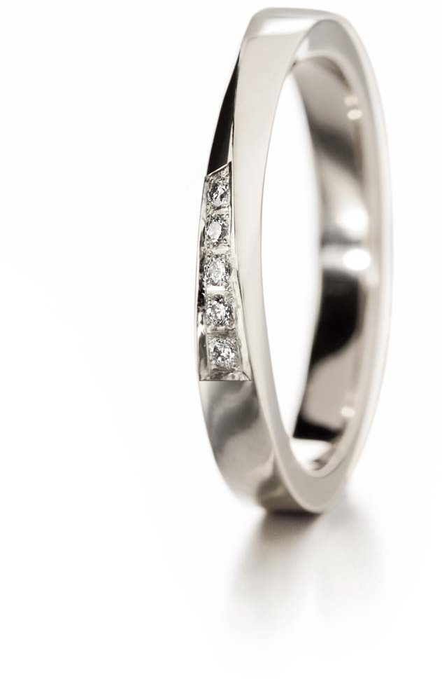 Lumova Lupaus - moderni valkokultainen kihlasormus kierteisell=C3=A4 r=
ungolla. - Kultaiset sormukset - 823030160 - 1