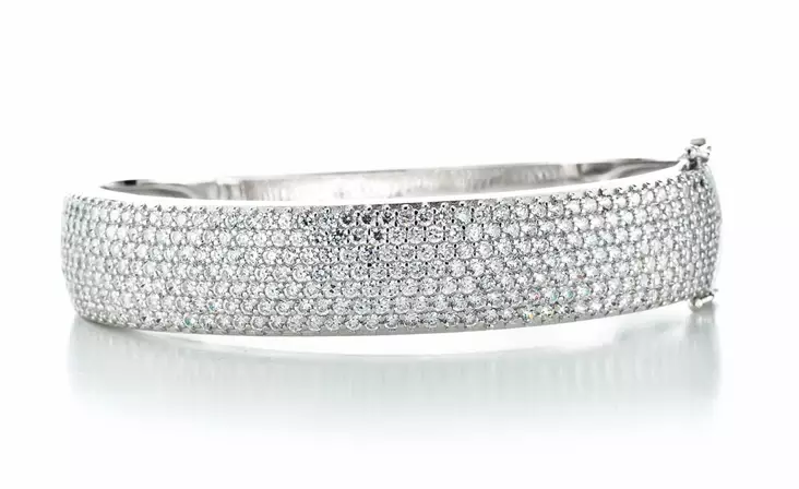 Hopeinen rannekoru lukuisilla zirkoneilla. C10170-60 - Hopeiset rannekorut - C10170-60 - 1