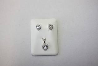 Hopeinen sydänriipus kirkkaalla zirkonilla - Hopeiset riipukset - C11241 - 1