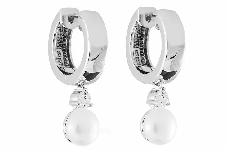 Hopeiset korvarenkaat helmill=C3=A4 C10083 - Elen Pearls - C10083 - 1