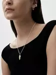 Kalevala Koru Ear cuff, kullattu naisen korvassa - Itu - 261001404 - 2