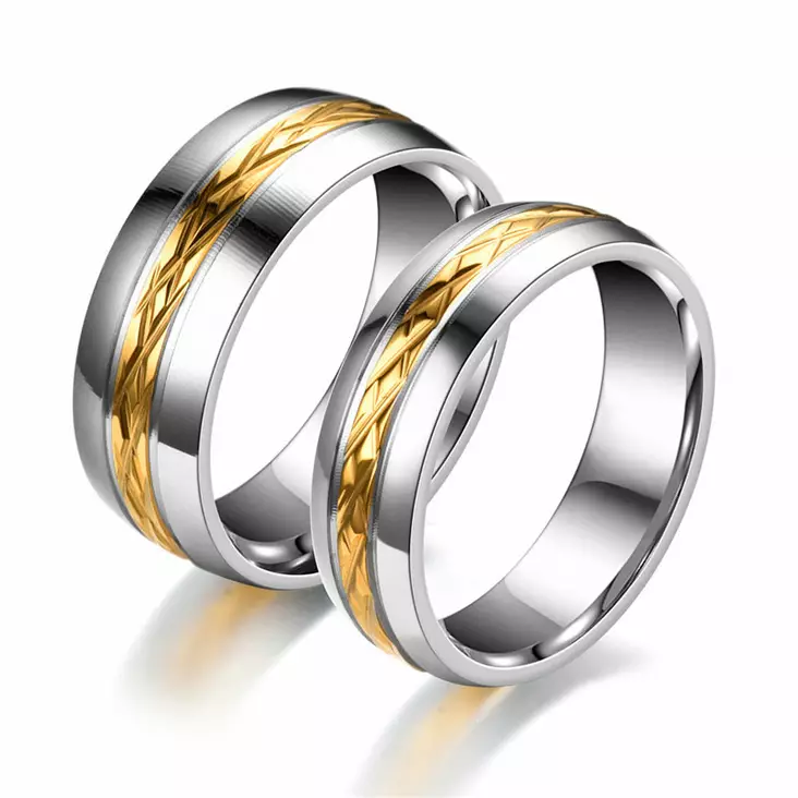 Titaanisormus kullan värisellä raidalla - Titaanisormukset - H4700-6-1575 - 1