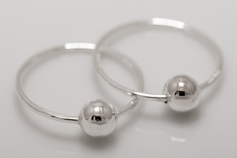 Hoitorengas 4mm pallo H3007 - Hopeiset korvakorut - H3007 - 1