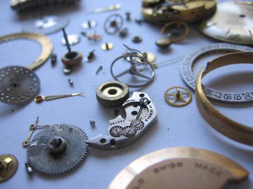 Kellohuolto - Kultasepäntyöt - JH129 - 1