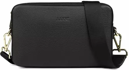 Aarni iso olkalaukku, musta kullan v=C3=A4risill=C3=A4 yksityiskohdill=
a - Korttikotelot ja rasiat - OLKA-ISO-MUSTA-K - 1